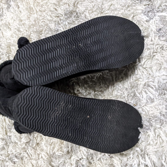 Black fuzzy boots size 9 - Picture 2 of 3